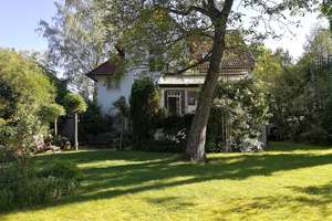 Charmante Jugendstilvilla mit Charakter und Gartenidylle in exklusiver Wohnlage Hamburg-Rahlstedts – Die vollständige Adresse der Immobilie erhältst du vom Anbieter., 22143 Rahlstedt, Hamburg – Vorschaubild 3