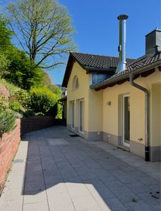 Stilvoll & elegant – außergewöhnliche Architektur mit Einliegerwohnung
