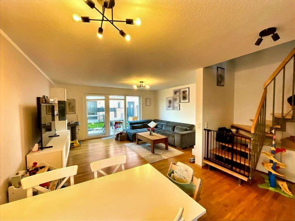 Immobilie in Rödersheim-Gronau - Familienfreundliche DHH in Feldrandnähe mit Garten und moderner Ausstattung - Bild 1