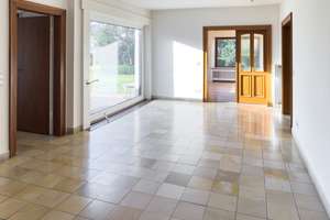 Bungalow  mit Tradition und Charme 
Großer Anbau gewerblich nutzbar  -  herrliches Grundstück in ... – Die vollständige Adresse der Immobilie erhältst du vom Anbieter., 24768 Rendsburg – Vorschaubild 4