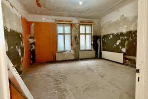 109 m² großes Apartment im Komponistenviertel zum selbst renovieren Erdgeschoss