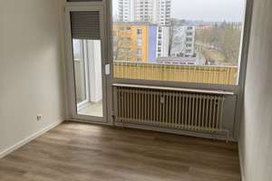 Moderne 3-Zimmerwohnung mit EBK, Balkon, TG und neuem Duschbad – Isarstr. 26, 93057 Reinhausen, Regensburg – Vorschaubild 8