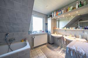 Hochwertiges Zweifamilienhaus mit großem Grundstück in Hatten – Die vollständige Adresse der Immobilie erhältst du vom Anbieter., 26209 Hatten – Vorschaubild 32