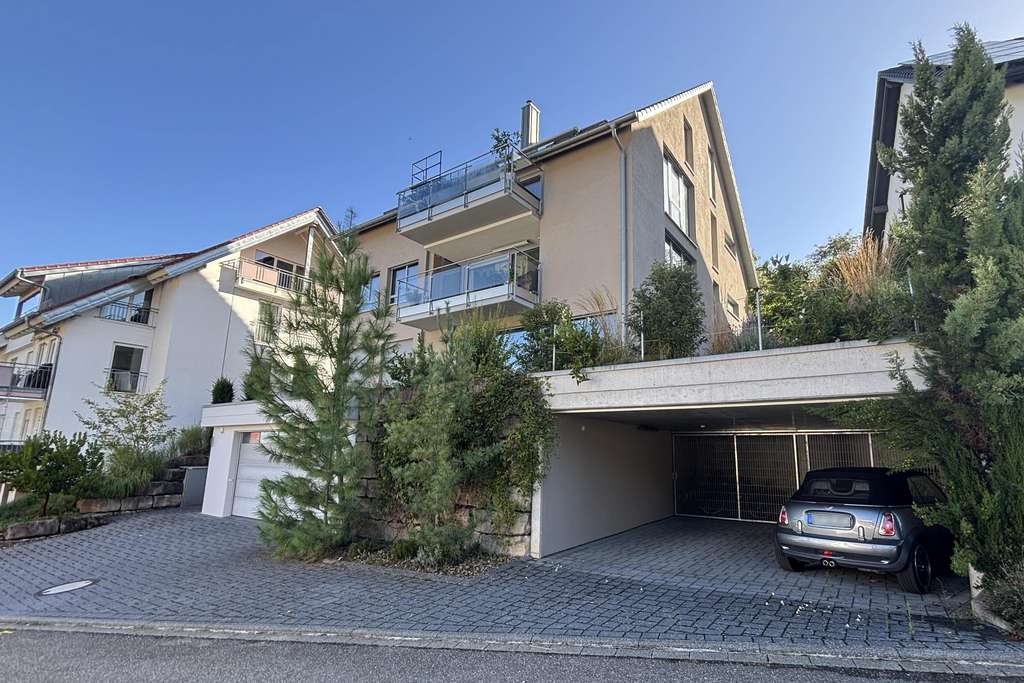 Immobilie in Ebringen - Licht, Luft, Raum - ein Haus mit besonderer Architektur! Durchdachte Villa zum Wohlfühlen mit Pool. - Bild 3