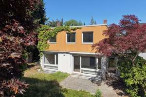 Ruhig gelegenes Einfamilienhaus mit Potenzial in Bestlage – Die vollständige Adresse der Immobilie erhältst du vom Anbieter., 82031 Grünwald – Vorschaubild 1