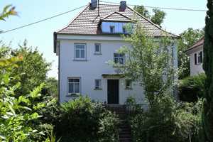 Freistehendes Einfamilienhaus mit Südbalkon und Garten in sonniger Aussichtslage von Besigheim! – Ludwigsburg (Kreis) – Vorschaubild 1