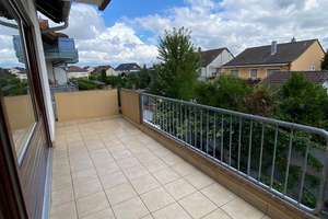 In Reilingen: Frisch renovierte 3 ZKB mit Balkon und Tiefgaragenstellplatz – 68799 Reilingen – Vorschaubild 3