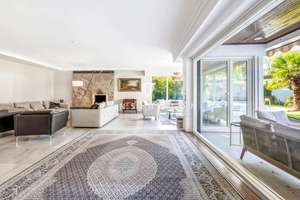Einzigartige Luxusvilla mit Außenpool