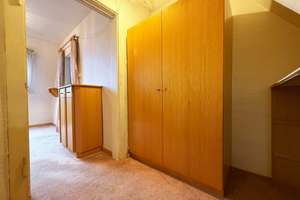 Neuer Preis...die Modernisierung kann starten.
4 Zimmer auf 131 m². Herrliches Grundstück.
Südstad – Die vollständige Adresse der Immobilie erhältst du vom Anbieter., 78050 Villingen, Villingen-Schwenningen – Vorschaubild 16