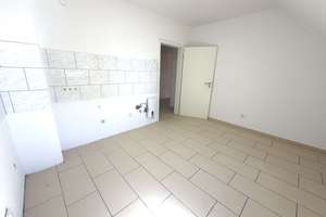 Helle, geräumige, vollständig renovierte 4,5 Zimmer Wohnung mit Gartennutzung