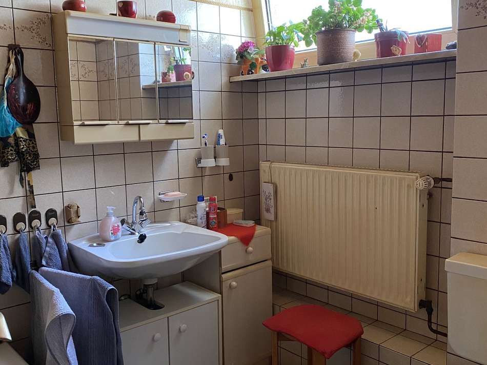 Bad mit Badewanne EG
