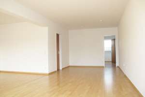 Bezugsfreie, sonnige Dachgeschoss-Wohnung  mit Aufzug + Sonnenbalkon im beliebten Flingern-Nord – 40235 Flingern Nord, Düsseldorf – Vorschaubild 2