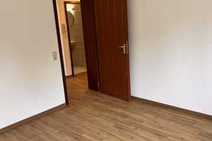 Frisch renovierte, charmante 3-Zi-Wohnung mit EBK in Reutlingen – Reutlingen (Kreis) – Vorschaubild 4