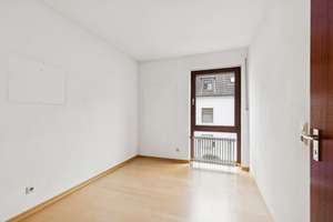 Zentral wohnen in Siegen: Gepflegte 3-Zimmer-Wohnung mit Parkett, Einbauküche & Garage – 57072 Siegen, Siegen – Vorschaubild 17