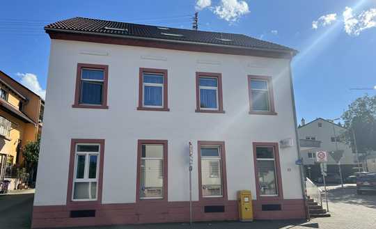 3 +1 = Ideale Kombi! 
3 Familienhaus mit kleiner Gewerbeeinheit in
KA-Grünwettersbach