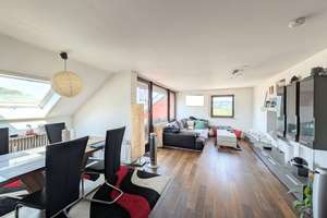 Wohnen mit Weitblick: Helle DG-Wohnung mit EBK, sonniger Loggia und Einzelgarage in Sillenbuch – Die vollständige Adresse der Immobilie erhältst du vom Anbieter., 70619 Sillenbuch (Ortsteil), Stuttgart – Vorschaubild 2