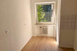 **FRISCH RENOVIERT** Helle 4-Zimmer-Wohnung mit BALKON in Solingen – Jaspersstraße 9, 42719 Wald, Solingen – Vorschaubild 11