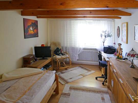 Einladendes Wohnhaus mit großer Schwimmhalle - Bild 25