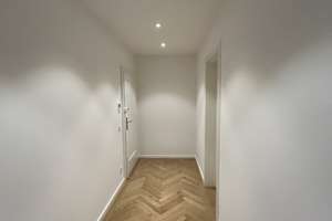 MAXVORSTADT | neu renovierte 2,5-Zimmer-Wohnung mit Wohnküche & Parkett & Balkon & Videosprechanlage – Die vollständige Adresse der Immobilie erhältst du vom Anbieter., 80799 Am alten nördlichen Friedhof, München – Vorschaubild 3