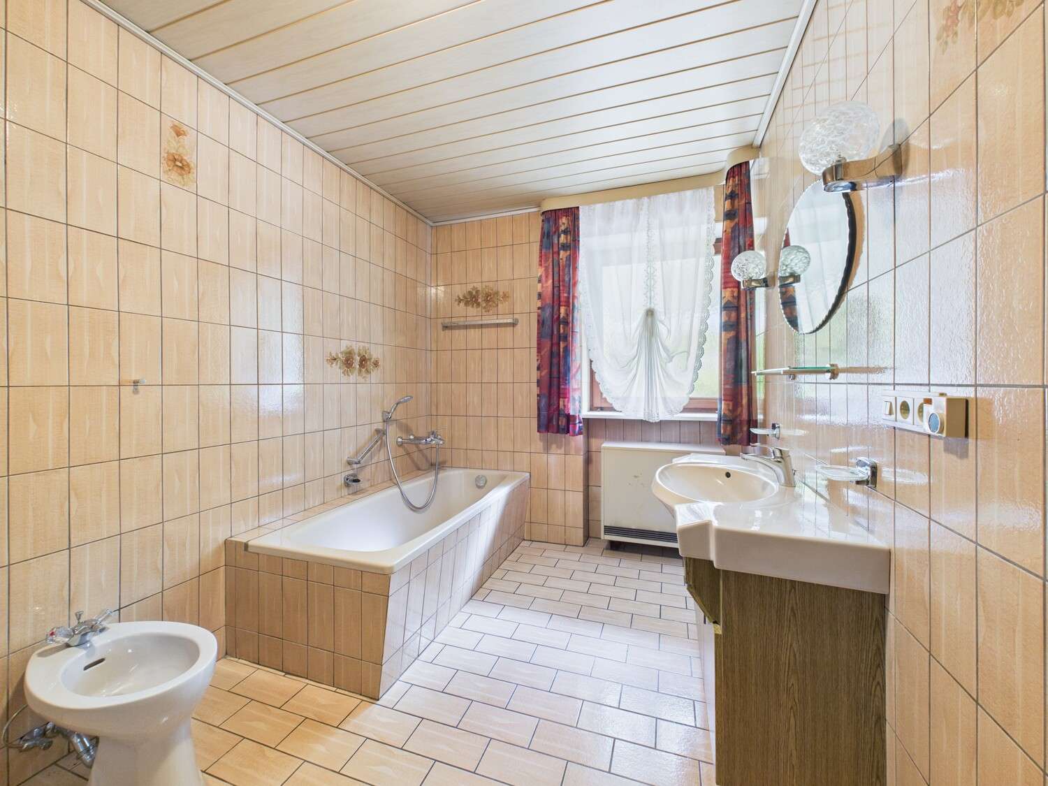 Immobilie in Weng - Großzügiges Einfamilienhaus mit idyllischem Garten und PV-Anlage zwischen Landshut & Straubing - Bild 8