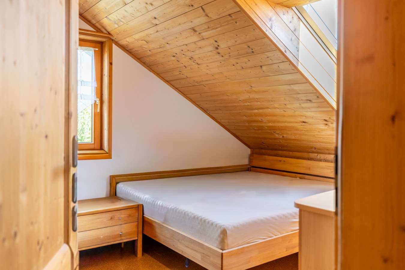 Immobilie in Markt Wald - Ein Haus, das mehr kann: Wärme, Raum und jede Menge Lieblingsplätze - Bild 14