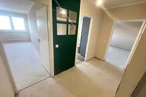 Hoch hinaus - renovierungsbedürftige 2-Zimmer Wohnung in gepflegter Anlage! – Hakenfelder Str. 9a, 13587 Berlin – Vorschaubild 2