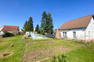 ATTRAKTIVES EINFAMILIENHAUS MIT POOL, GARTEN UND SONNENTERRASSE – Mansfeld-Südharz (Kreis) – Vorschaubild 3