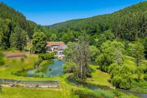 EXKLUSIVE HOCHZEITS- & EVENTLOCATION MIT PRIVATSEE, GÄSTEZIMMERN UND EINZIGARTIGEM NATURAMBIENTE!