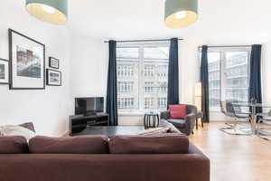Repräsentative Neubauwohnung in zentraler Mitte-Lage: 2,5 Zimmer mit spektakulärer Fensterfront und  – Berlin – Vorschaubild 4