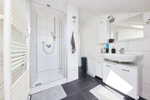 Licht, Weitblick und Privatsphäre: Attraktive 3-Zimmer-Dachgeschosswohnung in Vaihingen – Stoßäckerstraße 95, 70563 Heerstraße, Stuttgart – Vorschaubild 7