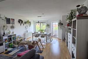 Großzügige 4-Zimmer-Wohnung in Thiede Balkon, EBK Stellplatz
