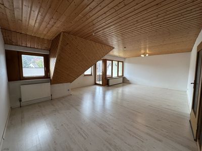 Charmante 4-Zimmer Maisonette-Wohnung im 3. OG mit Balkon in Ostelsheim