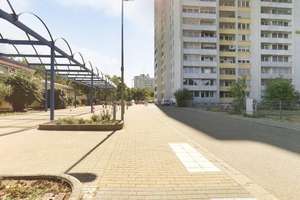 Wertstabil: Gepflegte 2-ZKB mit Aussichtsbalkon und TG-Stellplatz!