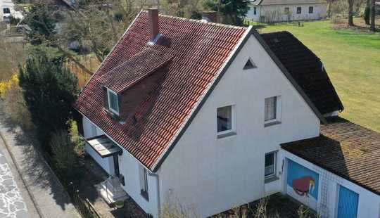 Bild von CHARMANTES EINFAMILIENHAUS MIT POTENZIAL - VIEL PLATZ, GROSSE STELLFLÄCHEN, GRÜNER GARTEN IN EHMEN!