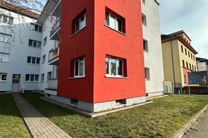 Komplett sanierte 3-Zimmer-Wohnung mit guter Anbindung.