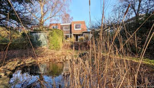 Bild von Ruhig und dennoch fußläufig zur S-Bahn: Sanierungsbedürftiges Endreihenhaus mit großem Garten