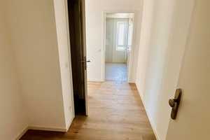 Traumhafte 2-Zimmer Penthouse-Wohnung in Heilbronn Hochgelegen mit Einbauküche – Manfred-Weinmann-Ring 10, 74078 Heilbronn – Vorschaubild 9