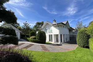 Repräsentative Villa in ruhiger Lage von Bad Homburg-Dornholzhausen – Die vollständige Adresse der Immobilie erhältst du vom Anbieter., 61350 Bad Homburg vor der Höhe – Vorschaubild 3