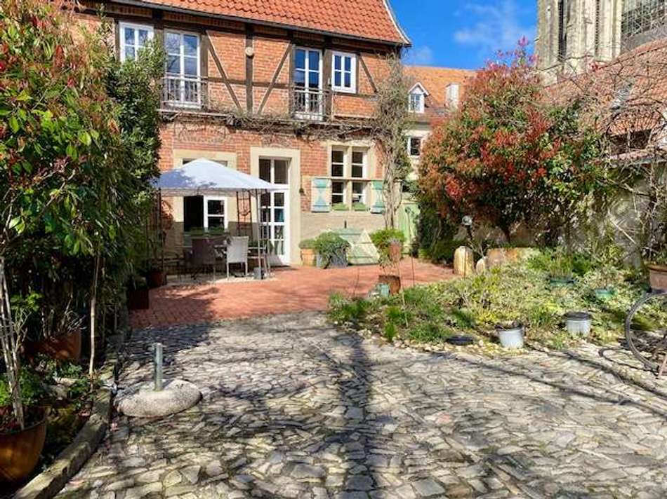 Garten bzw. Innenhof Ansicht 1