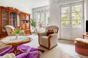 Charmante 2-Zimmer-Wohnung mit Loggia im denkmalgeschützten Altbau