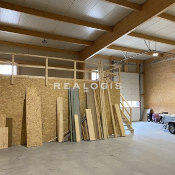 ca. 313 m² große provisionsfreie Neubauhalle mit Meisterbüro