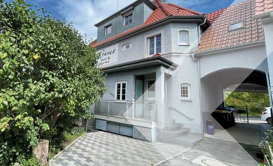 Charakter trifft Potenzial - vielseitiges Reiheneckhaus in zentraler Lage