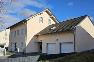 Maklerfrei !! Einfamilienhaus mit Doppelgarage und separater Einliegerwohnung – Landshut (Kreis) – Vorschaubild 1