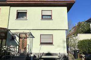 Charmante Doppelhaushälfte mit Dachstudio, Carport und vielseitigem Gartenbereich – Die vollständige Adresse der Immobilie erhältst du vom Anbieter., 70734 Fellbach – Vorschaubild 2