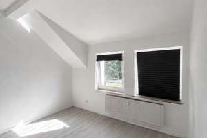 1-Zimmer-Dachgeschosswohnung mit Einbauküche in Solingen | 33 m²