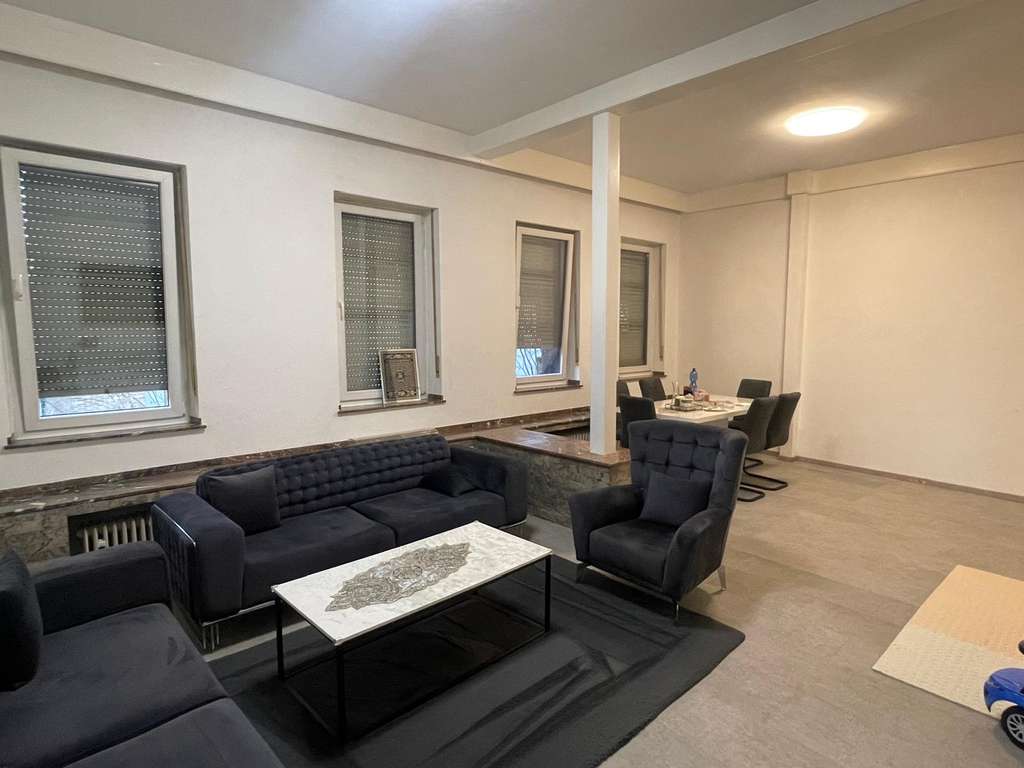 Immobilie in Willich - Mehrfamilienhaus in Willich - Nähe zur A 44 nach Düsseldorf - Bild 1