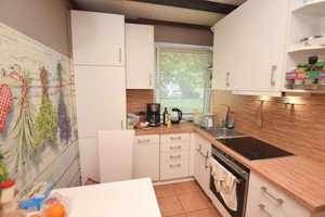 Schöne, modernisierte Erdgeschoss-Wohnung mit Einbauküche + Balkon... – Wolfsburg – Vorschaubild 3