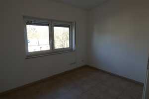 Helle Wohnung im Europaviertel mit großer Sonnenterrasse, EBK u. Fußbodenheizung – Charles-de-Gaulle-Straße 3, 65197 Wiesbaden – Vorschaubild 9