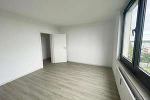 Willkommen in Ihrer frisch modernisierten Familien-Wohnung mit Balkon-Weitblick, Wannenbad, Gäste-WC – Friedensstraße 114a, 51145 Urbach, Köln – Vorschaubild 19