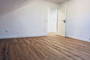 Frisch Renovierte Wohnung  in Pforzheim: 2-Zimmer-Dachgeschosswohnung – Bismarckstraße 18, 75179 Nordstadt, Pforzheim – Vorschaubild 4